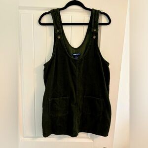 Green Jumper Dress. Size large. Perfect for fall. Lightly worn.